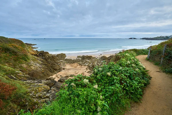 Longchamp Beach mellan La Pointe de La Garde Guerin och Decolle kusten, Saint Briac sur Mer, Ille-et-Vilaine, Bretagne — Stockfoto