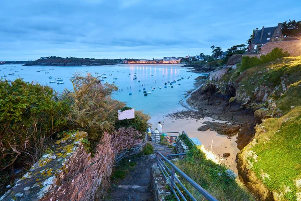 Saint-Lunaire Beach tijdens Blue Hour, Bretagne, Ille-et-Vilaine, Frankrijk — Stockfoto