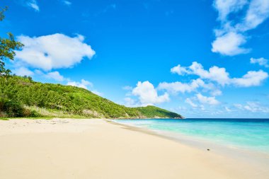 tropikal Beach Police Bay (beyaz kum ve turkuaz deniz) , Mahe güneyinde, Seyşeller