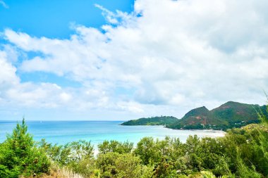 Praslin tropikal plajda görünümü, Anse mülkiyet ve anse minyon cour, Seyşel Adaları