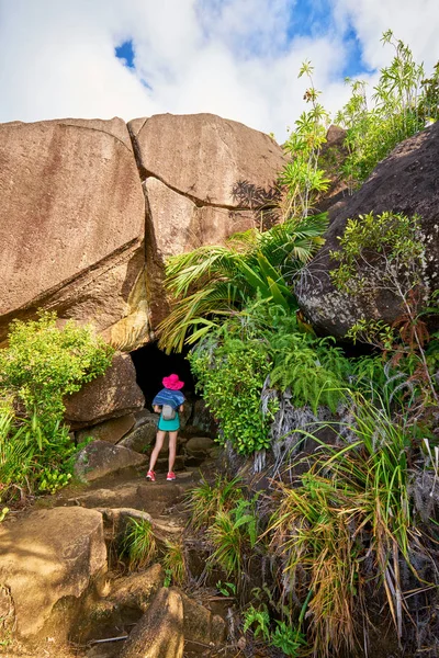 Anse sendero principal, senderismo en el sendero natural de Mahe, Seychelles — Foto de Stock