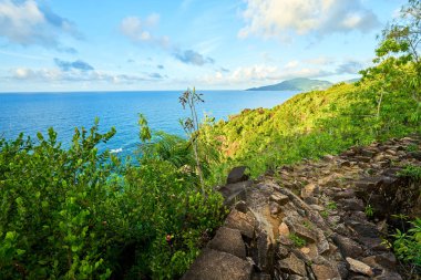 Anse ana patikası, Mahe ve Seyşeller 'in doğa yolunda yürüyüş.