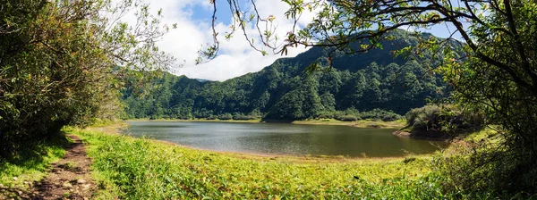 Grand-Etang adlı Volkanik Göl, Reunion Adası