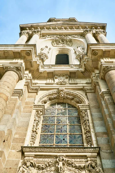 Notre Dame en Saint Melaine Kilisesi 