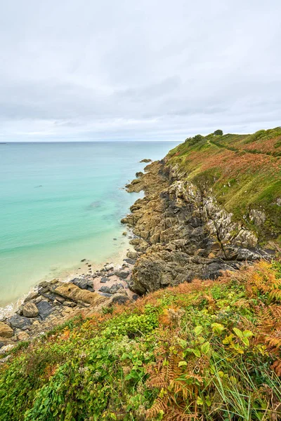 Brittany beach called The Big Beach taken from Pointe de la garde, Saint-Cast-le-guildo, Francia, Bretaña —  Fotos de Stock