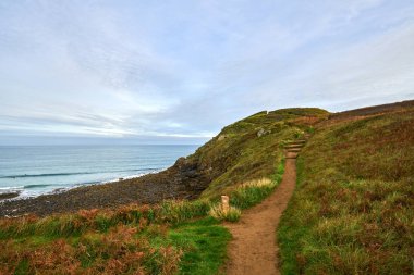 Pointe de la Garde Gurin sahil ve zümrüt kıyısında güzel görünümü, Saint-briac sur mec yakın , Brittany, Fransa