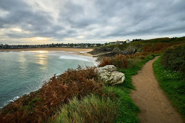 Longchamp Beach entre la pointe de la Garde Guerin e Decolle — Fotografia de Stock