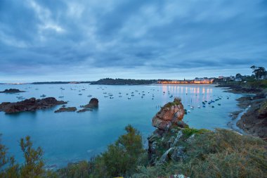 Mavi saat boyunca Saint-Lunaire Plajı, brittany, ille-et-vilaine, Fransa