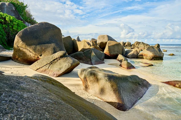 Praia tropical Anse Nord Este no norte de Mahe, Seychelles ser — Fotografia de Stock