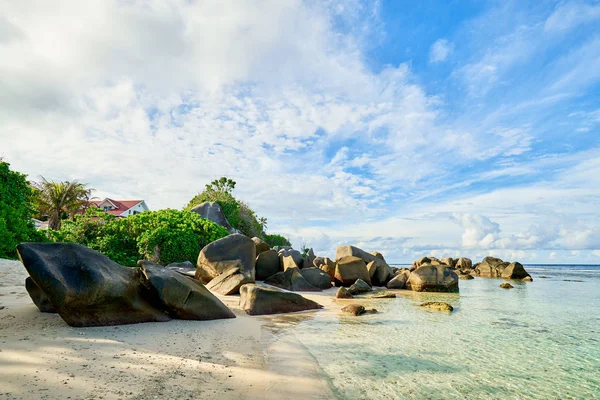 Plage trpical Anse Nord Est dans le nord de Mahe, Seychelles plage — Photo