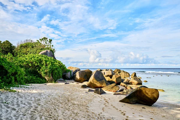 Plage trpical Anse Nord Est dans le nord de Mahe, Seychelles plage — Photo