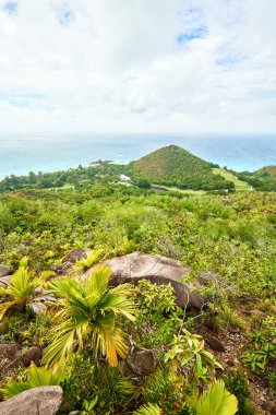 Chenard Dağı, Praslin, Seyşeller'den Miller'ın noktası ve anse georgette görünümü