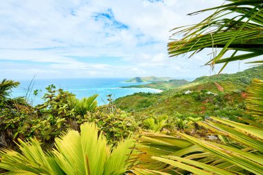 Morne Grand Fond Mountain, Praslin, Seyşeller anse Lazio tropikal plajda güzel görünümü