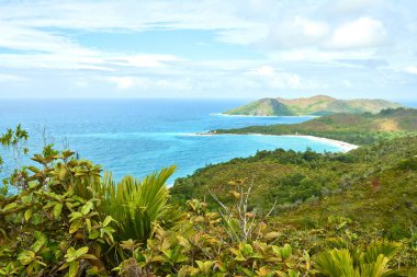 Morne Grand Fond Mountain, Praslin, Seyşeller anse Lazio tropikal plajda güzel görünümü