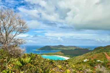 Morne Grand Fond Mountain, Praslin, Seyşeller anse Lazio tropikal plajda güzel görünümü