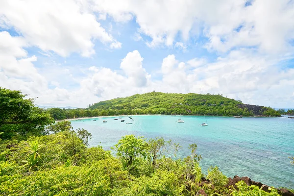 Uitzicht op Port Launay Beach vanaf Cap Ternay Road (Port Launay Marine Park), Mahe, Seychellen — Stockfoto