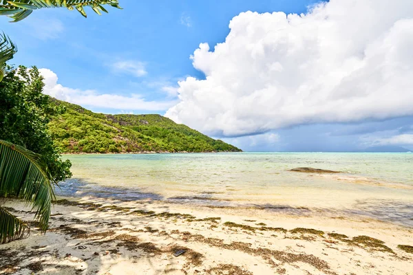 Bay Ternay & Cap Ternay Beach, Marine Nationaal Park, Mahe, Seych — Stockfoto