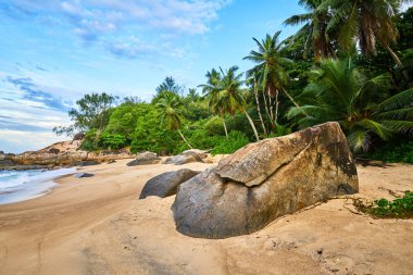 Güzel granit kayalar ile Carana plaj, seyşeller tropikal plaj