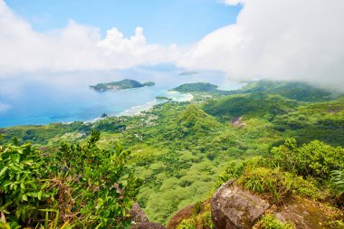 Morne Blanc Hill, Seyşeller'den glaud ve port launay limanında panoramik manzara