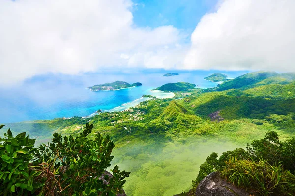 从莫恩·布兰克山到塞舌尔的岛屿、海湾和小岛的全景 — 图库照片