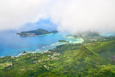 Morne Blanc Hill, Seyşeller'den glaud ve port launay limanında panoramik manzara