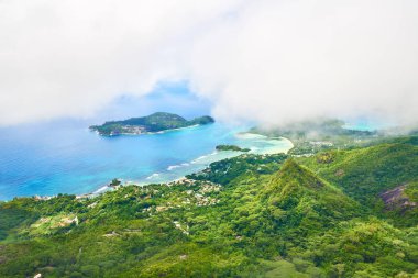 Morne Blanc Hill, Seyşeller'den glaud ve port launay limanında panoramik manzara