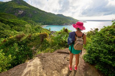 Anse ana patikası, Mahe ve Seyşeller 'in doğa yolunda yürüyüş.