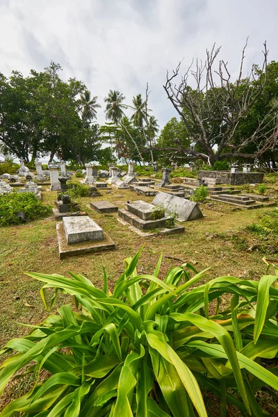 La Digue, sendika emlak, seyşeller orijinal yerleşimcilerin mezarlık