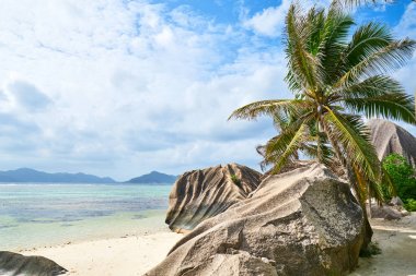 Anse Source d'Argent - Seyşeller tropikal ada La Digue güzel plajda granit kayalar