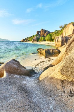 Anse Source d'Argent - Seyşeller tropikal ada La Digue güzel plajda granit kayalar