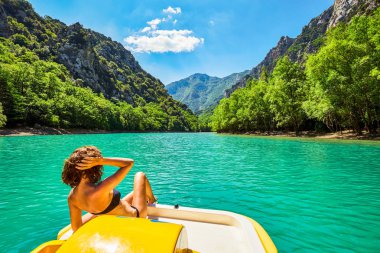 St Croix Gölü'nde pedal lı turist, Les Gorges du Verdon, Provence, Fransa