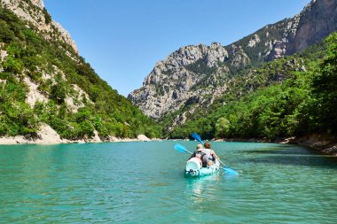 St Croix Gölü üzerinde kanolar, Les Gorges du Verdon, Provence, Fransa