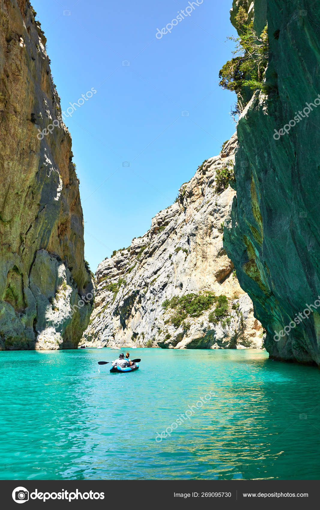 St Croix Lake, Les du Verdon with Tourists in kayaks, boats and