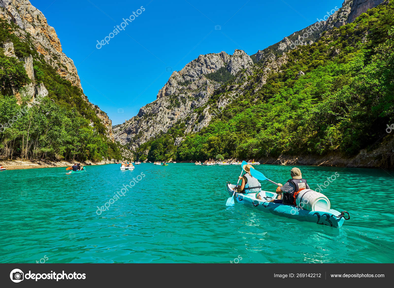 St Croix Lake, Les du Verdon with Tourists in kayaks, boats and