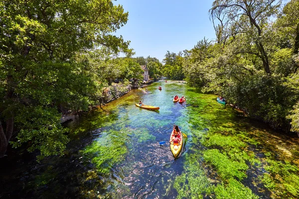 Pays des Sorgues, Fontaine de Vaucluse — Fotografia de Stock