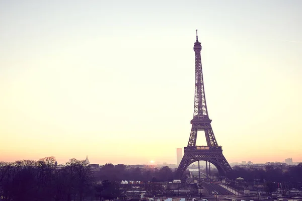 埃菲尔铁塔在日出时特罗卡德罗 巴黎早晨 — 图库照片