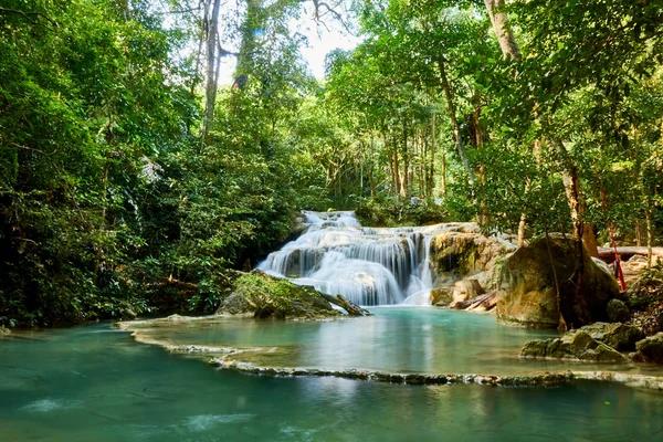 爱侣湾瀑布，北碧府，泰国爱侣湾国家公园 — 图库照片