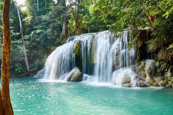 Водопад Эраван, национальный парк Эраван в Канчанабури, Таиланд
