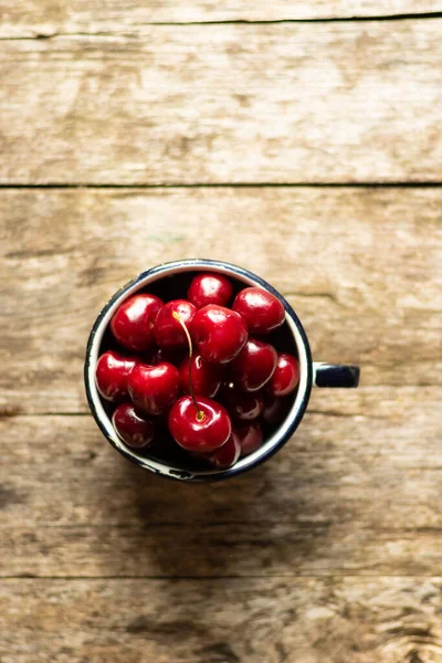 Ripe Fresh Sweet Cherry Lies Old Metal Mug Wooden Table — Stock Photo, Image