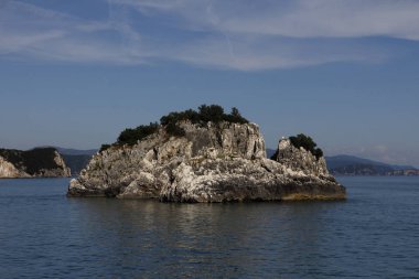 Mavi su ile denizin havadan görünümü
