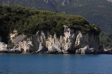 Mavi su ile denizin havadan görünümü
