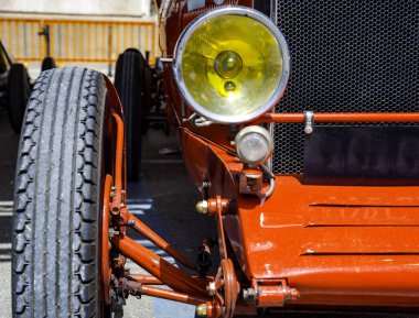 vintage kırmızı spor araba ile yakın ön sol