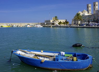 Molfetta 'nın panoramik görüntüsü. Puglia. İtalya.