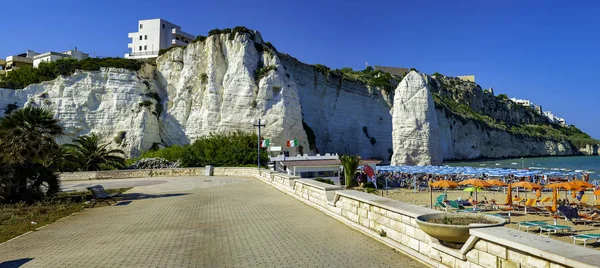 Vieste Gargano İtalya'da ünlü beyaz kayalarda