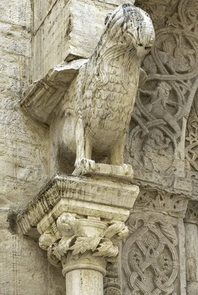 Protome Catedral Bisceglie Apulia Italia Elemento Decorativo Adorno Piedra Arco —  Fotos de Stock