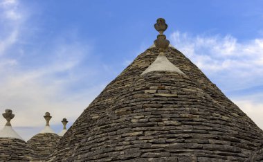 Alberobello, ünlüsü trulli kasaba İtalya sokak görünümü