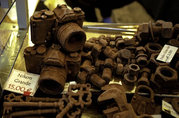 Bir Fuar Sırasında Çikolata Ile Yapılan Heykeller Özellikli Minyatür Slr — Stok fotoğraf