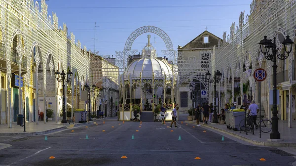 Modugno Italia Septiembre 2018 Plaza Principal Con Luces Montadas Para —  Fotos de Stock