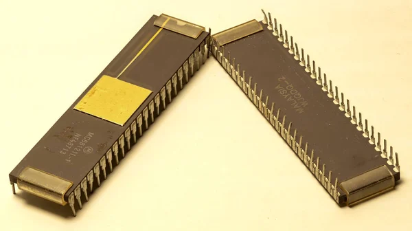 Bilgisayarlarda Kullanılan 1980 1981 Yıllarına Kadar Uzanan Entegre Devrelerin Elektronik — Stok fotoğraf