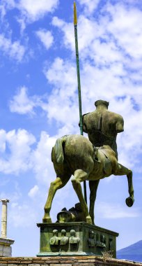 Pompei, Italya-3 Haziran 2018-modern Polonyalı sanatçı Igor Mitoraj tarafından heykel, Pompeii arkeolojik Park Forumu bulunan, Napoli-Italya